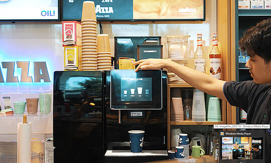 Kaffee genießen an deiner OIL! Station...