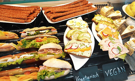Snacken an deiner OIL! Station...